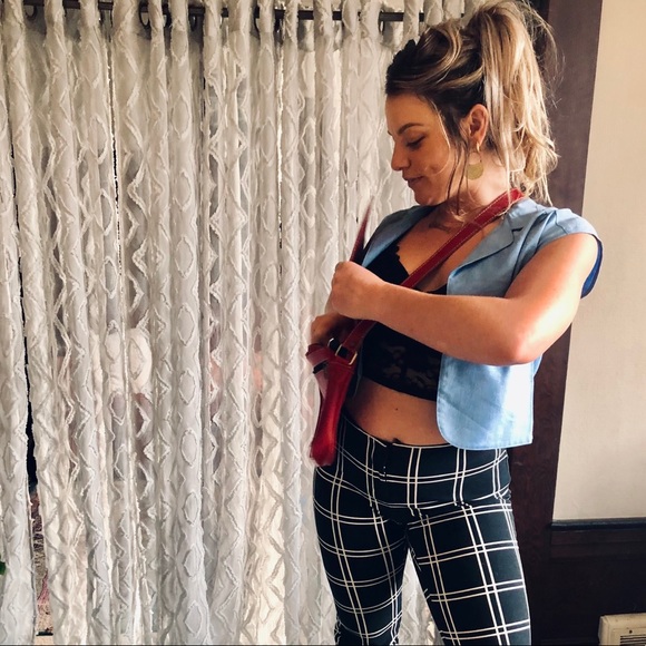 Meet your Posher, Ally - Picture 3 of 3